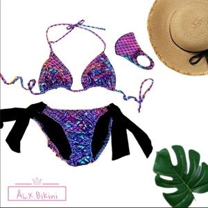 Great Quality NWT Bikini with matching mask.
